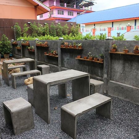 Maya Bed And Food Hostel Chiang Mai Exterior photo