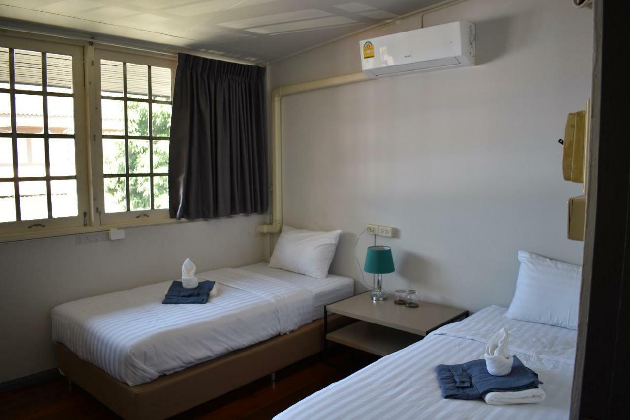 Maya Bed And Food Hostel Chiang Mai Exterior photo