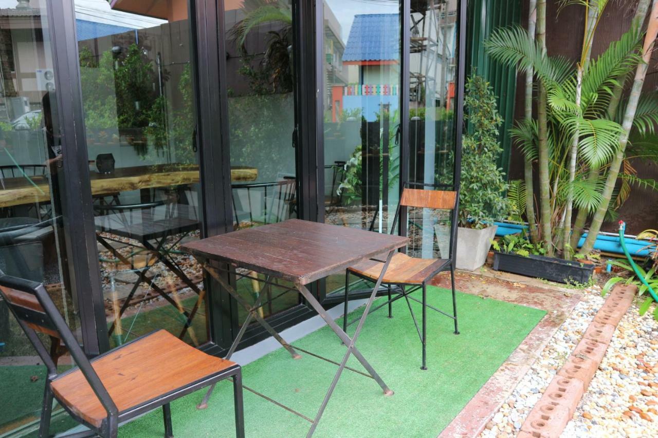 Maya Bed And Food Hostel Chiang Mai Exterior photo