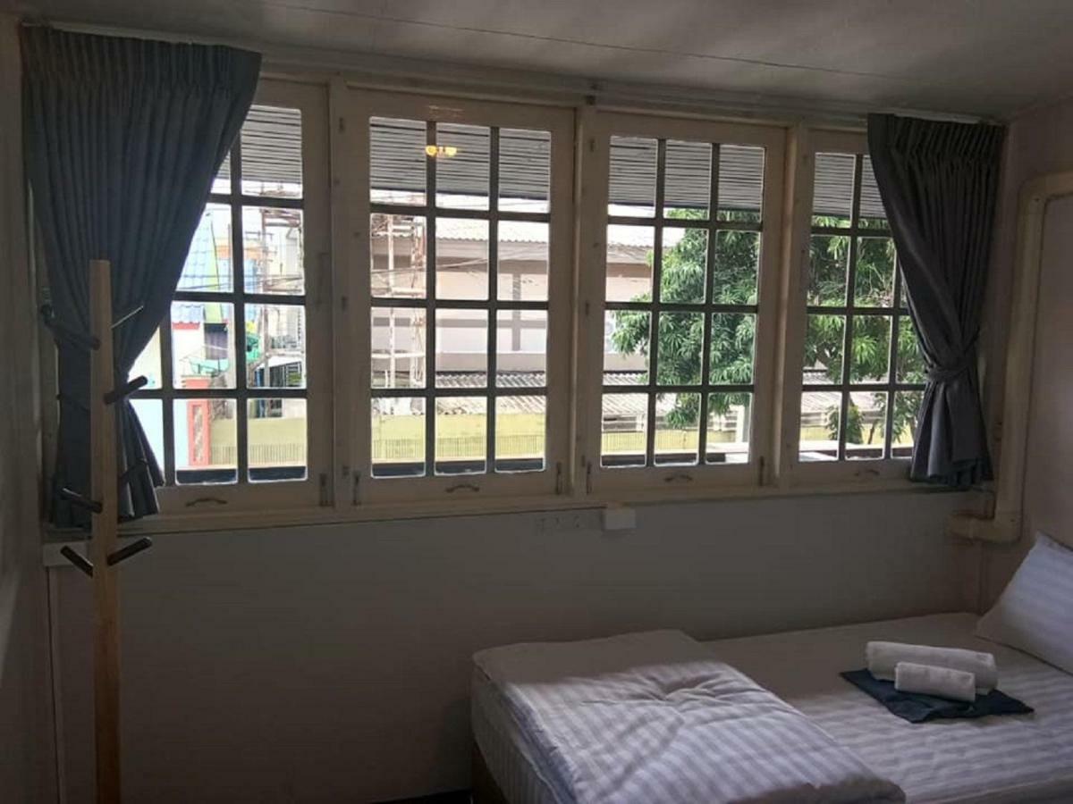 Maya Bed And Food Hostel Chiang Mai Exterior photo