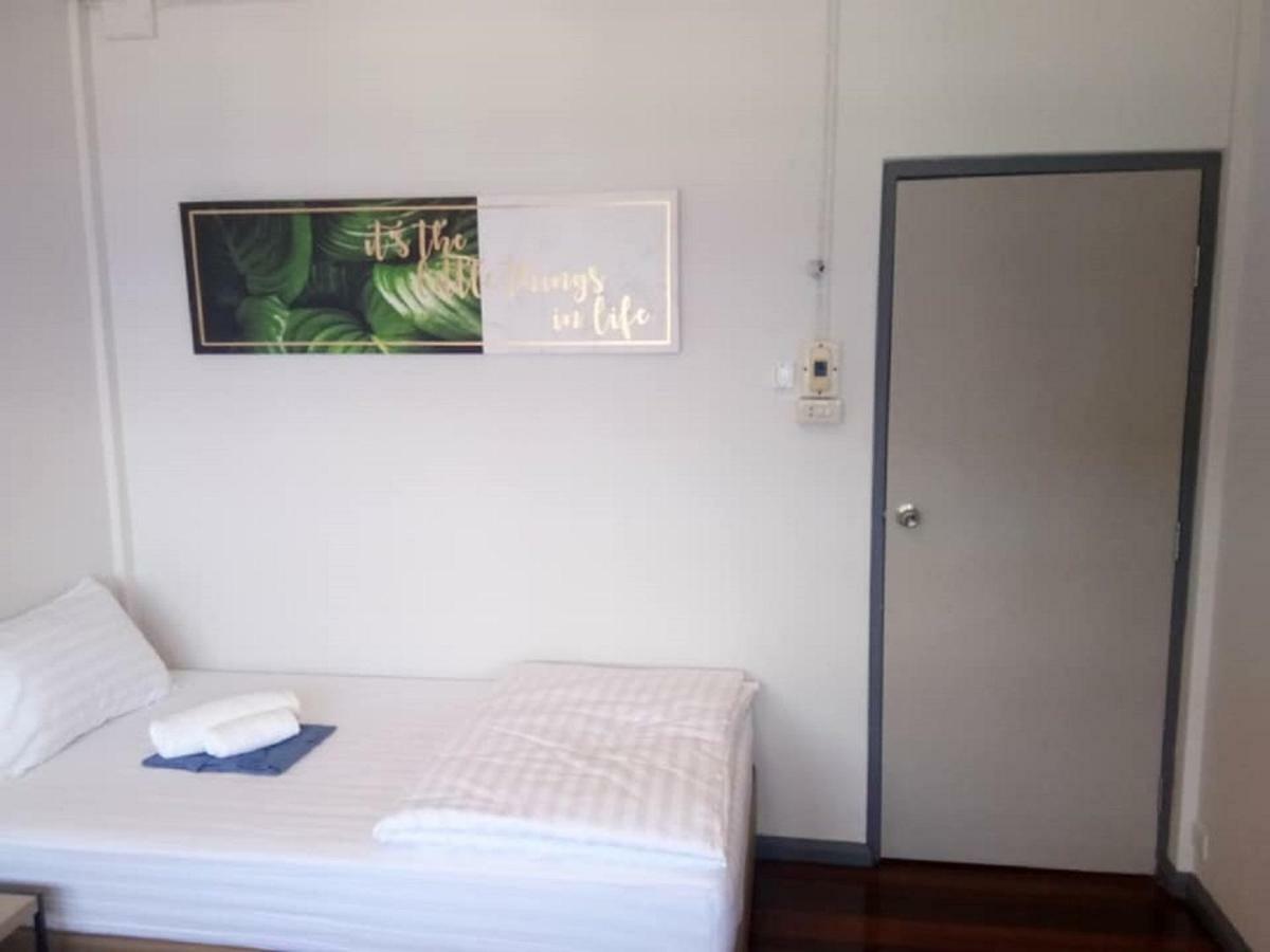 Maya Bed And Food Hostel Chiang Mai Exterior photo